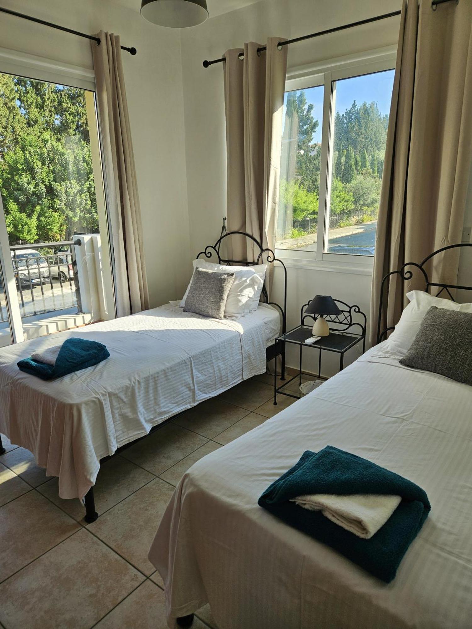 The Brightstay Paphos, 2 Bed Apt, Paphos Riviera, Universal エクステリア 写真