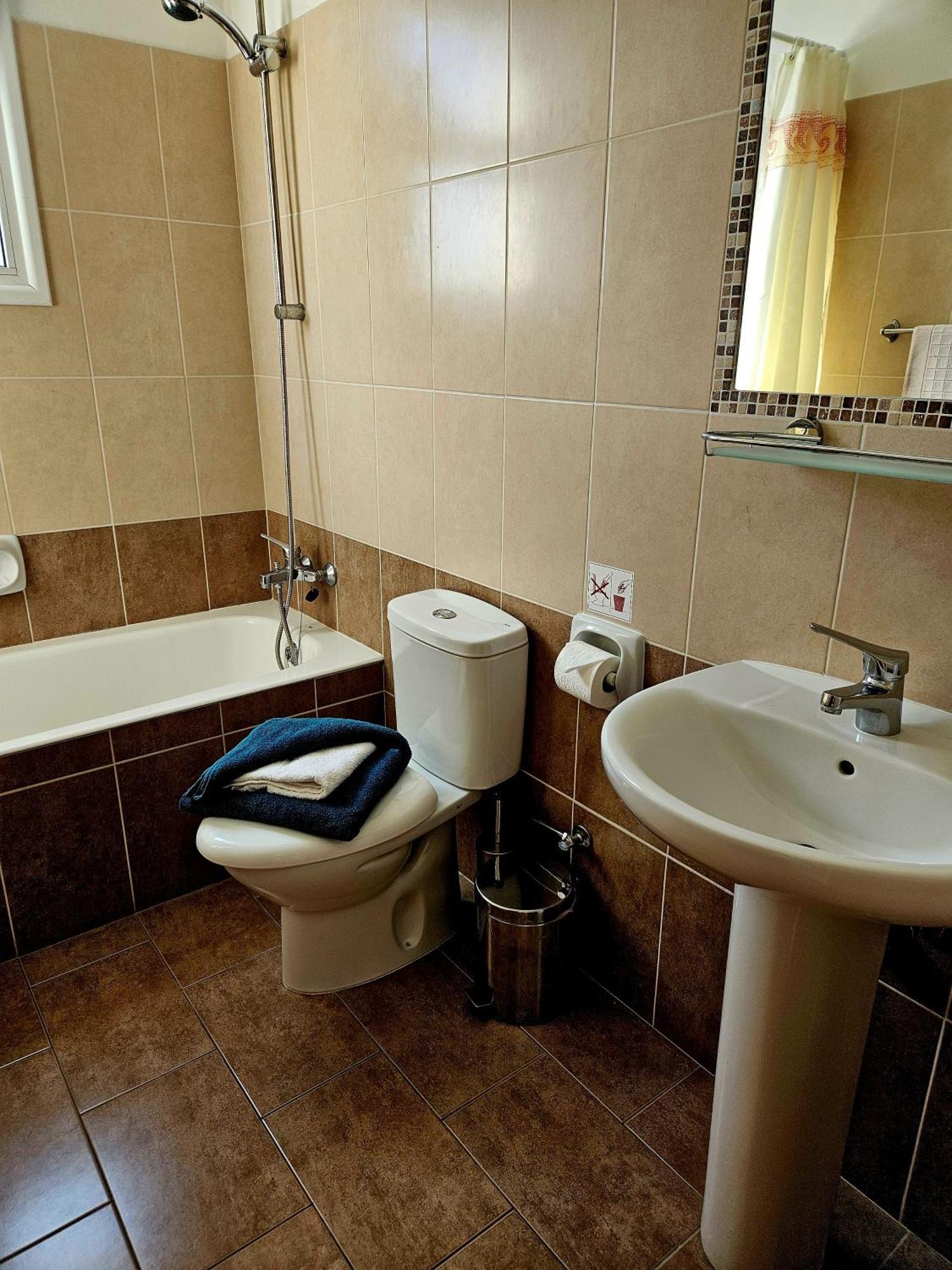 The Brightstay Paphos, 2 Bed Apt, Paphos Riviera, Universal エクステリア 写真
