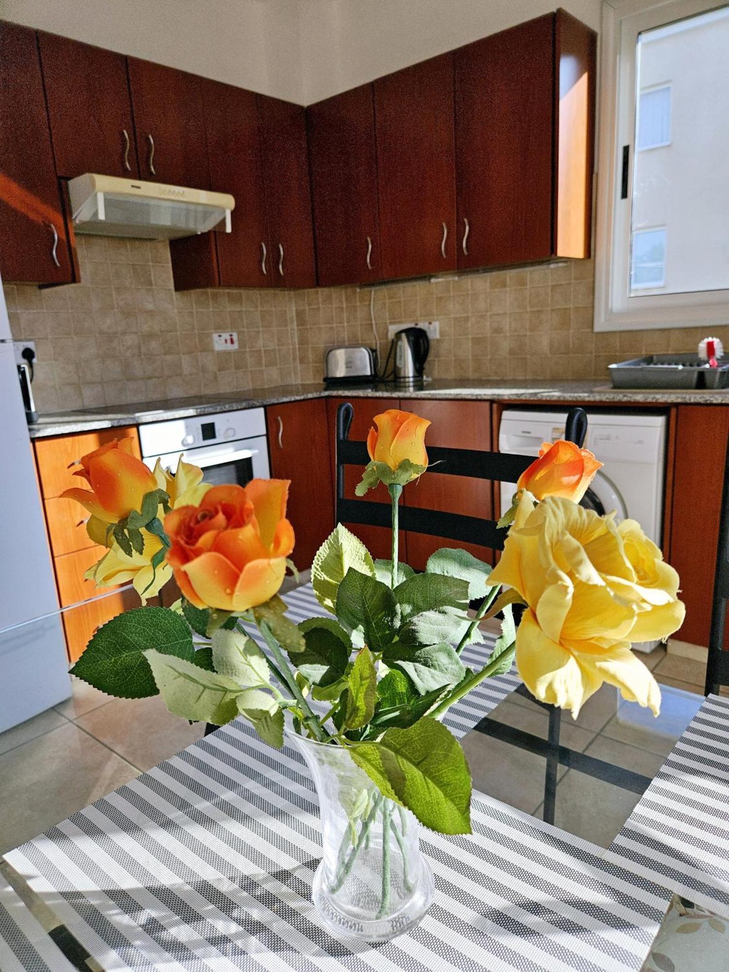The Brightstay Paphos, 2 Bed Apt, Paphos Riviera, Universal エクステリア 写真